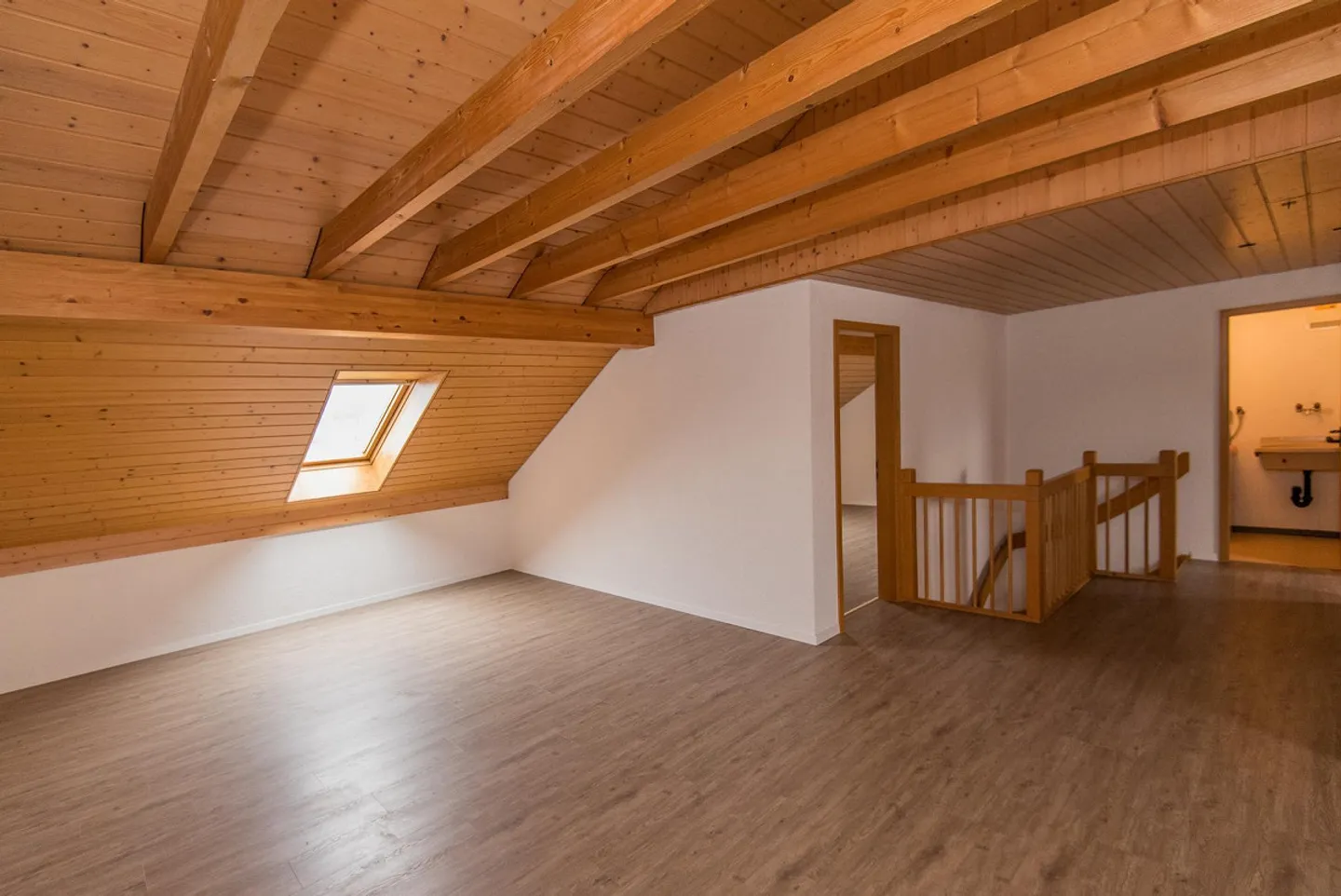 Appartamento duplex di 6,5 stanze con spazio per idee abitative individuali - Foto 9 di 11