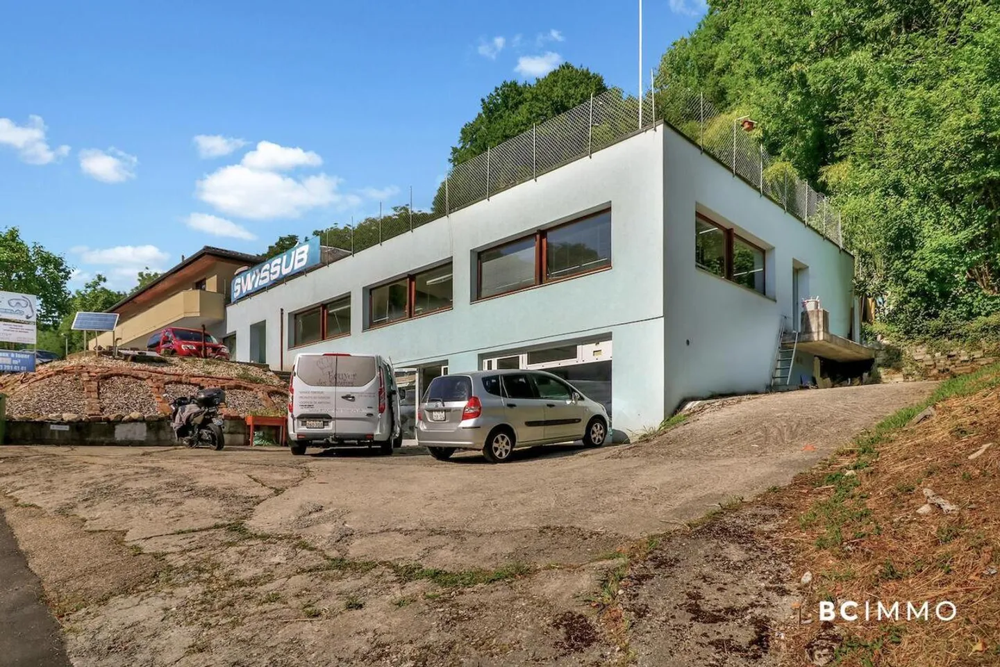 Large commercial space - Photo 5 of 8