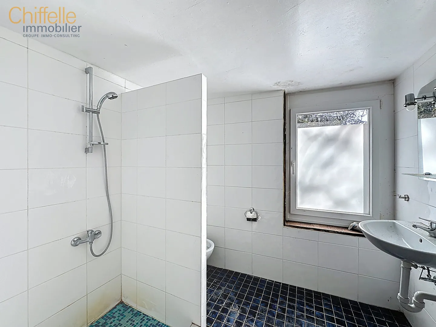 Charming Renovation Farmhouse - Photo 7 of 9