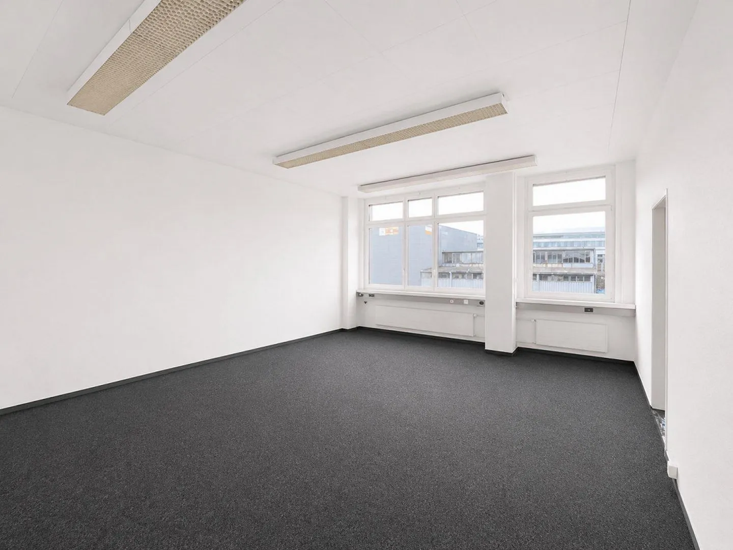 125 m² de surface de bureau avec 4 bureaux à Regensdorf ! - Photo 3 sur 8