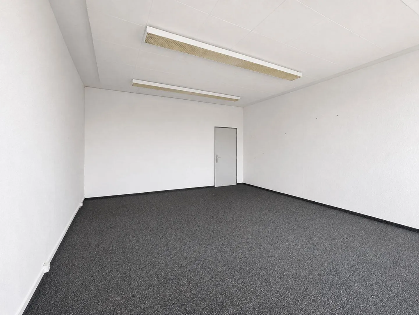 125 m² de surface de bureau avec 4 bureaux à Regensdorf ! - Photo 6 sur 8