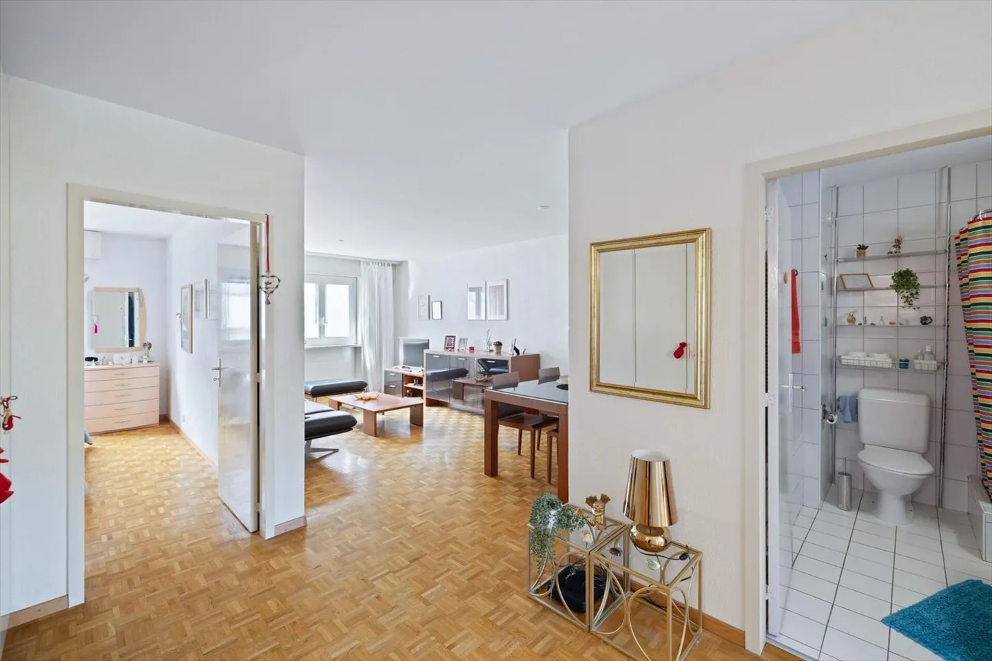 CHARMANTES 4.5 ZIMMER WOHNUNG MIT 96 M2, ZWEI SCHRITE VOM BAHNHOF SION - Foto 2 von 11