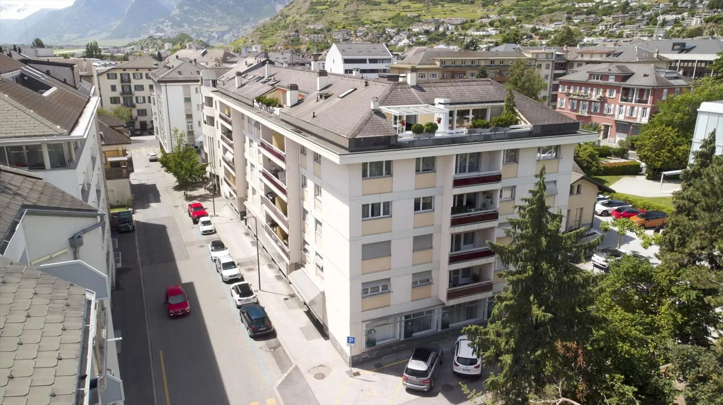 CHARMANTES 4.5 ZIMMER WOHNUNG MIT 96 M2, ZWEI SCHRITE VOM BAHNHOF SION - Foto 11 von 11