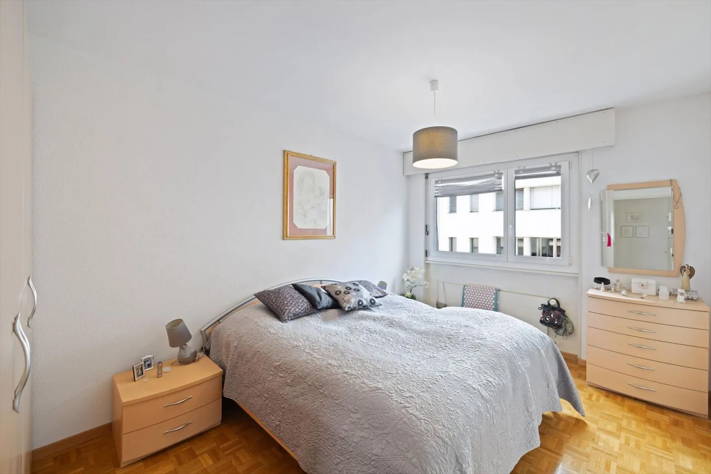 CHARMANTES 4.5 ZIMMER WOHNUNG MIT 96 M2, ZWEI SCHRITE VOM BAHNHOF SION - Foto 7 von 11