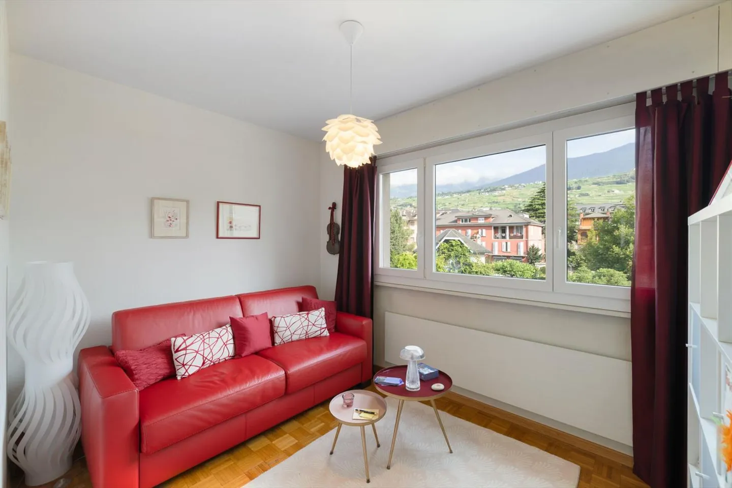 CHARMANTES 4.5 ZIMMER WOHNUNG MIT 96 M2, ZWEI SCHRITE VOM BAHNHOF SION - Foto 8 von 11