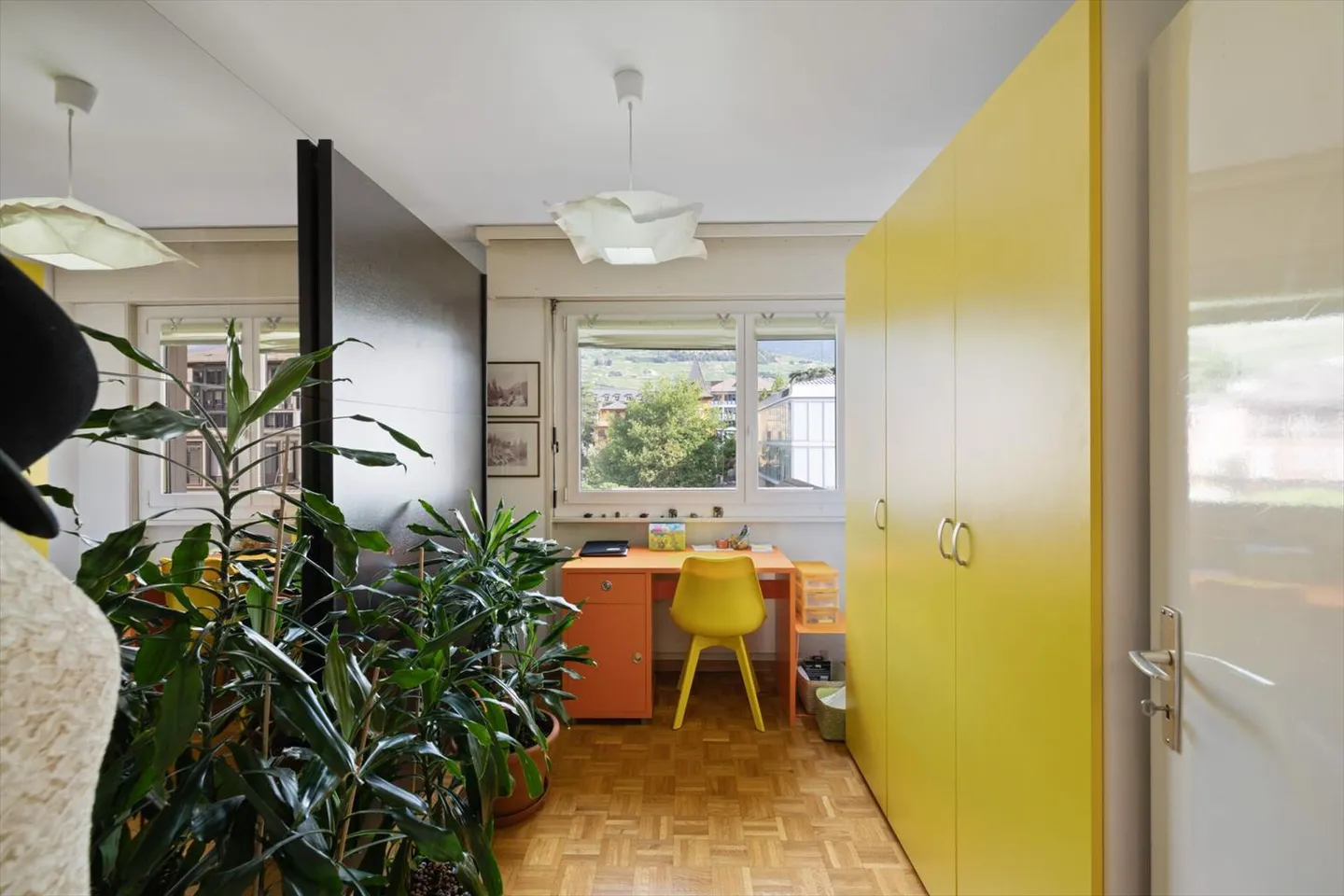 CHARMANTES 4.5 ZIMMER WOHNUNG MIT 96 M2, ZWEI SCHRITE VOM BAHNHOF SION - Foto 9 von 11
