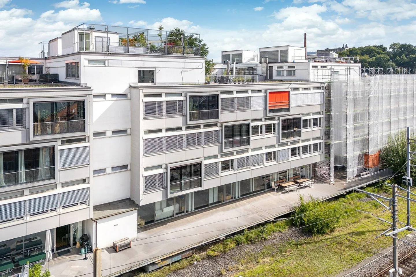 Espace polyvalent au rez-de-chaussée près de la gare de Zurich Giesshübel - Photo 3 sur 10