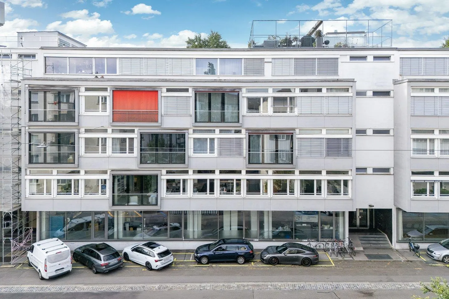 Espace polyvalent au rez-de-chaussée près de la gare de Zurich Giesshübel - Photo 2 sur 10