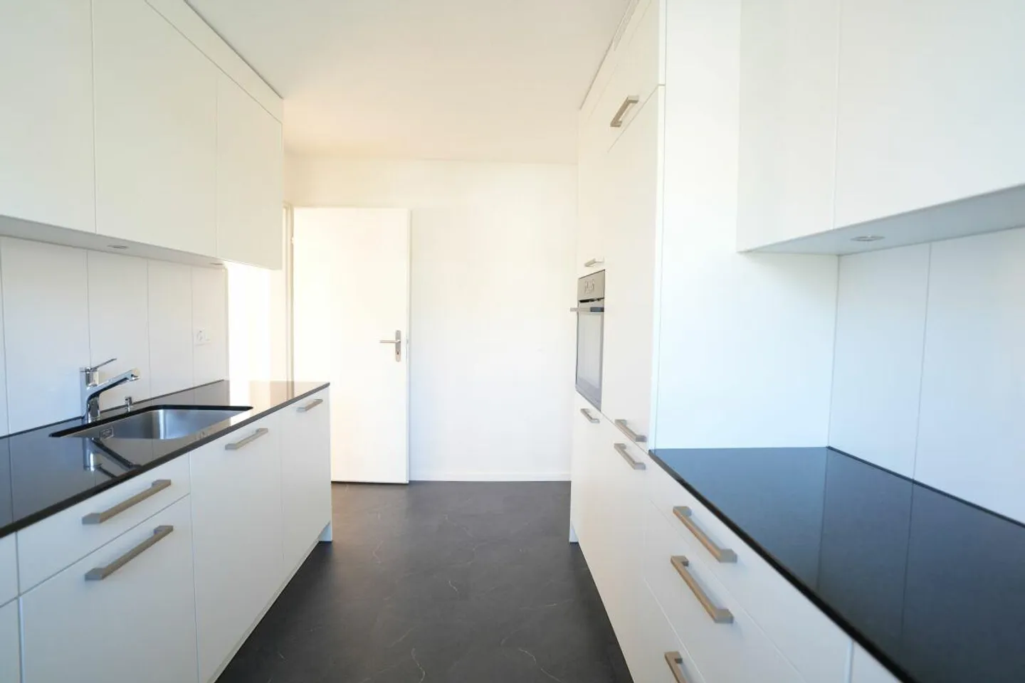 Appartement rénové de 3,5 pièces avec vue sur la montagne - Photo 1 sur 10