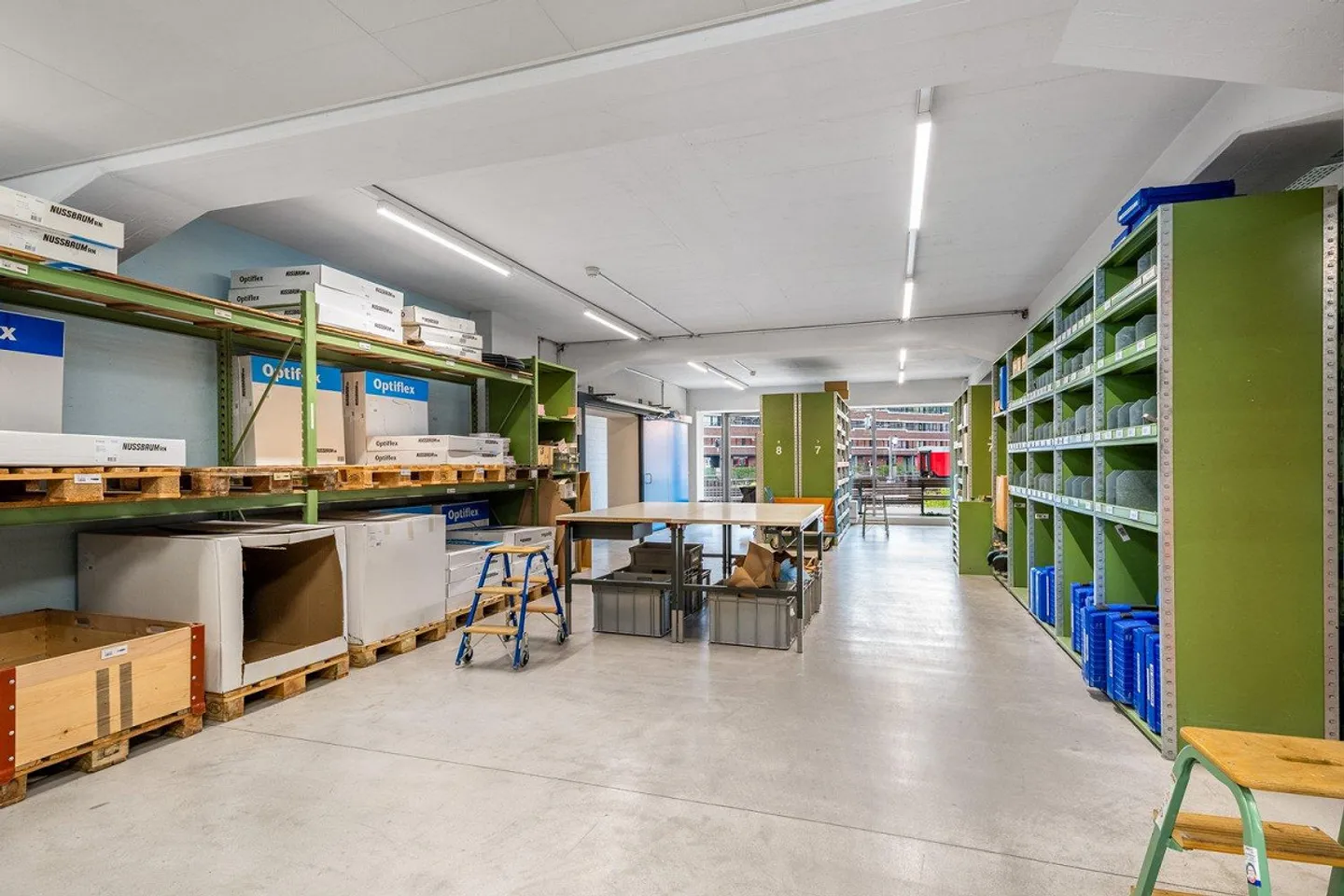 Espace polyvalent au rez-de-chaussée près de la gare de Zurich Giesshübel - Photo 8 sur 10