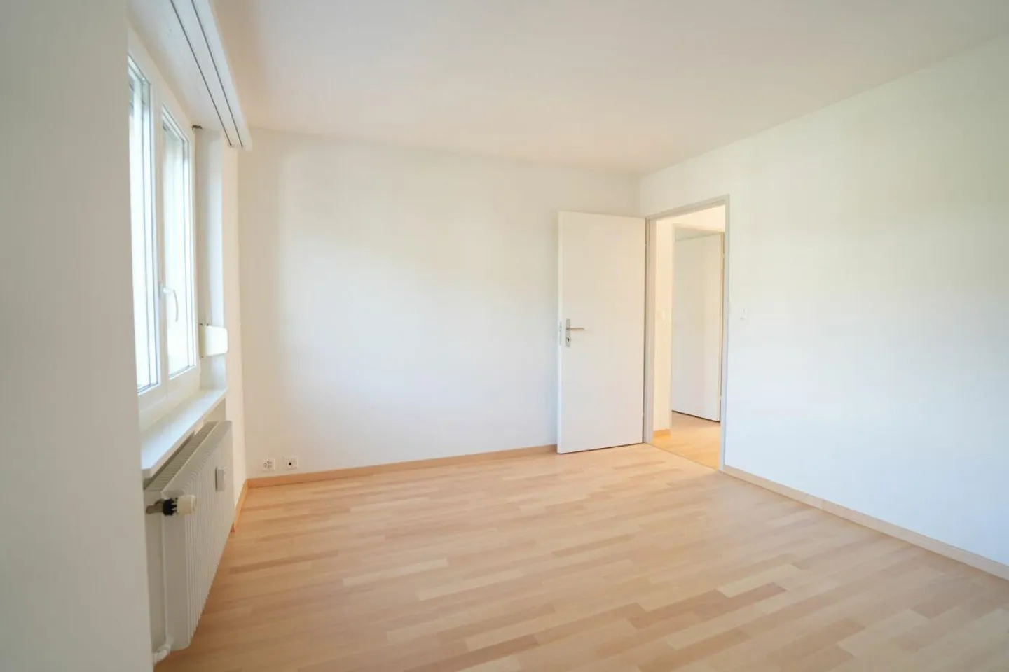 Appartement rénové de 3,5 pièces avec vue sur la montagne - Photo 5 sur 10