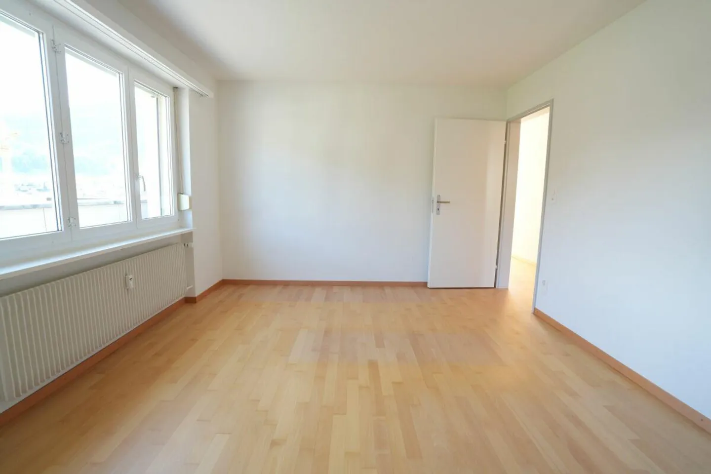 Appartement rénové de 3,5 pièces avec vue sur la montagne - Photo 6 sur 10