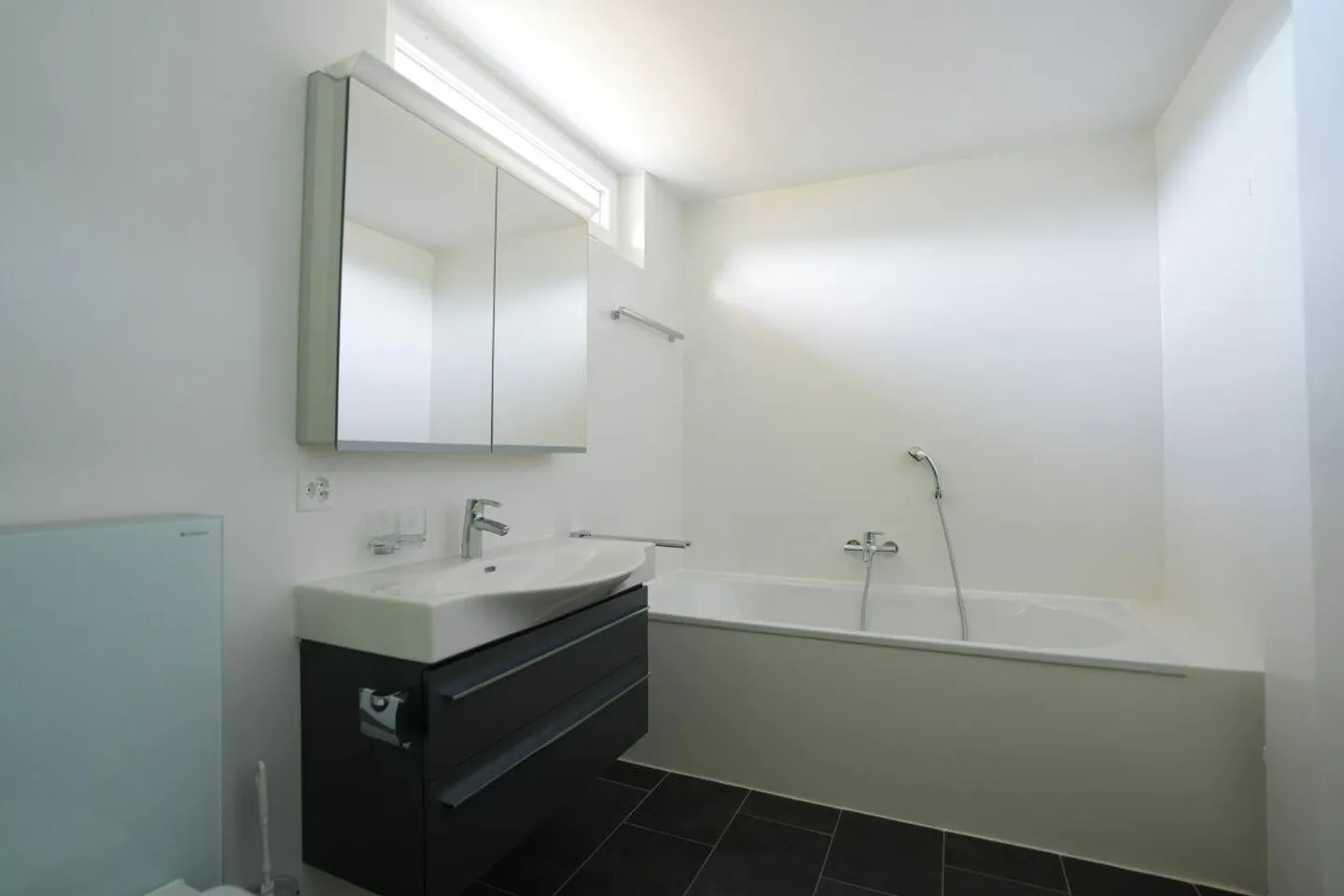 Appartement rénové de 3,5 pièces avec vue sur la montagne - Photo 8 sur 10