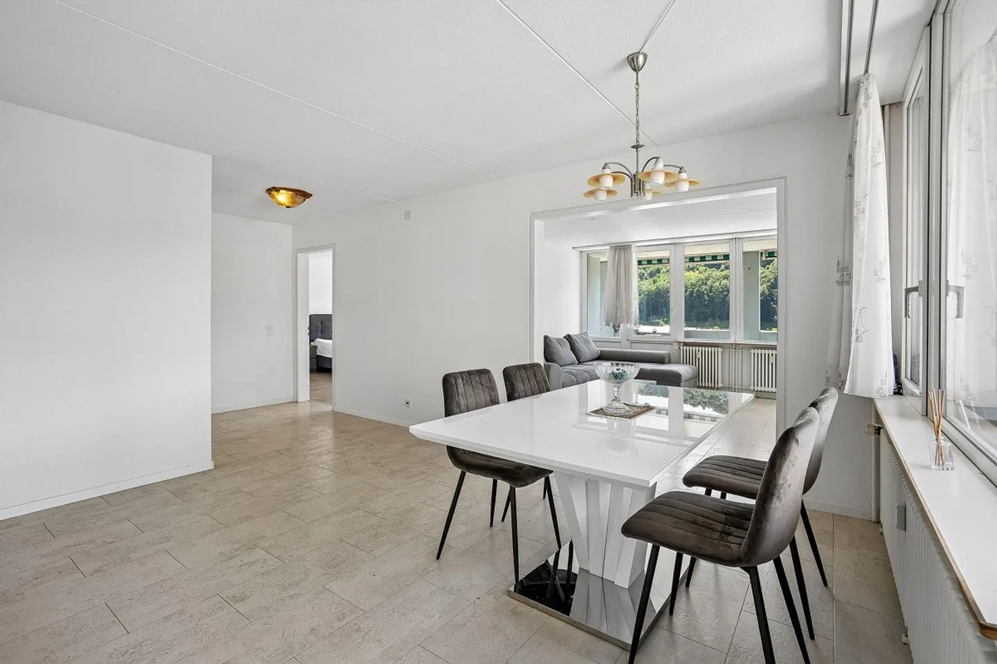 Living Above the Rooftops of Baden - Exclusive 2.5-Room Apartment - Photo 5 of 13