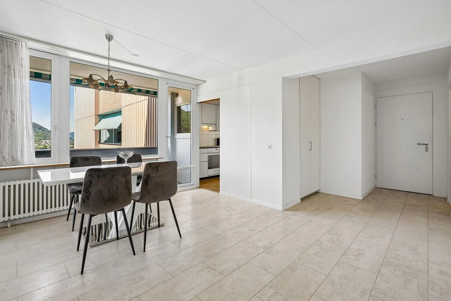 Living Above the Rooftops of Baden - Exclusive 2.5-Room Apartment - Photo 6 of 13