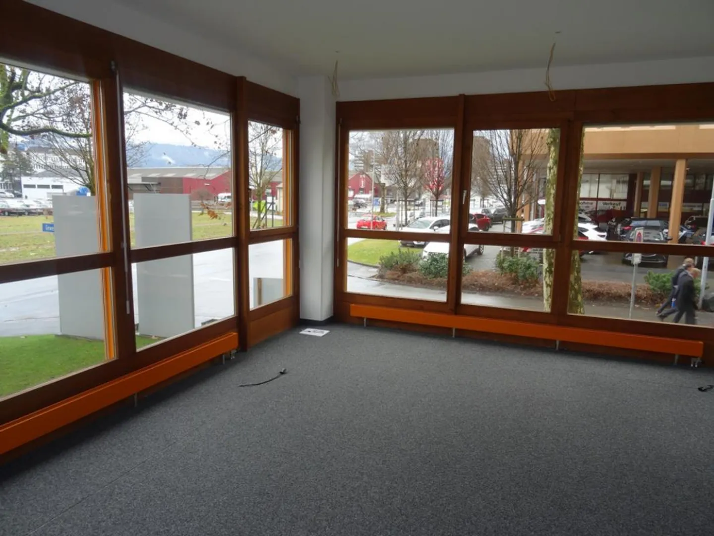 Bright office space in an optimal location - Photo 2 of 7