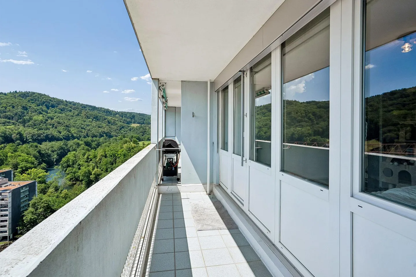 Living Above the Rooftops of Baden - Exclusive 2.5-Room Apartment - Photo 7 of 13