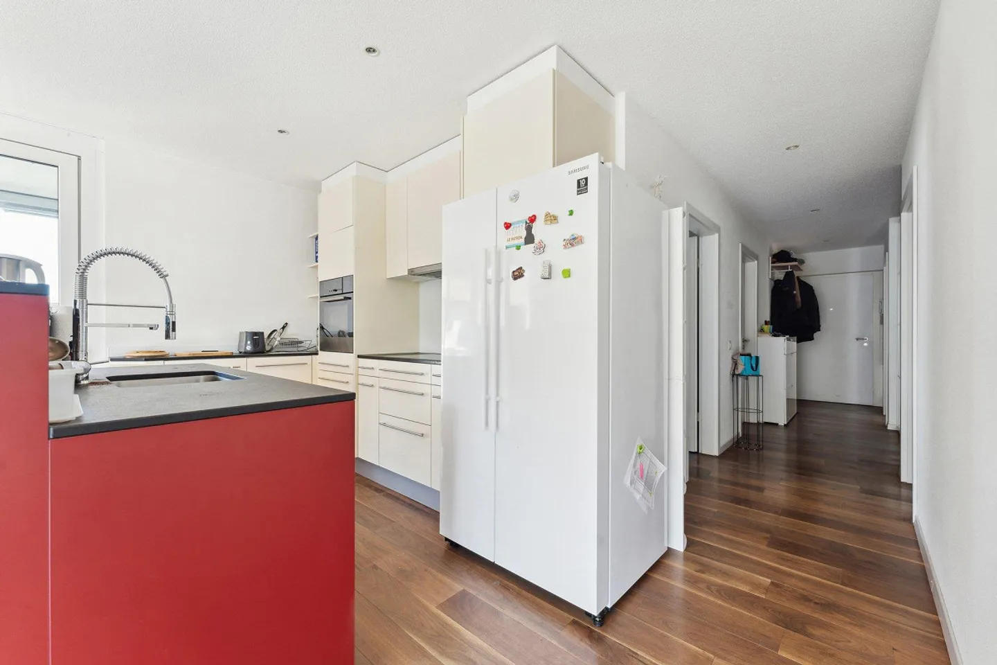 Spacious, bright 4.5-room apartment with sunny balcony near the lake - Photo 4 of 13