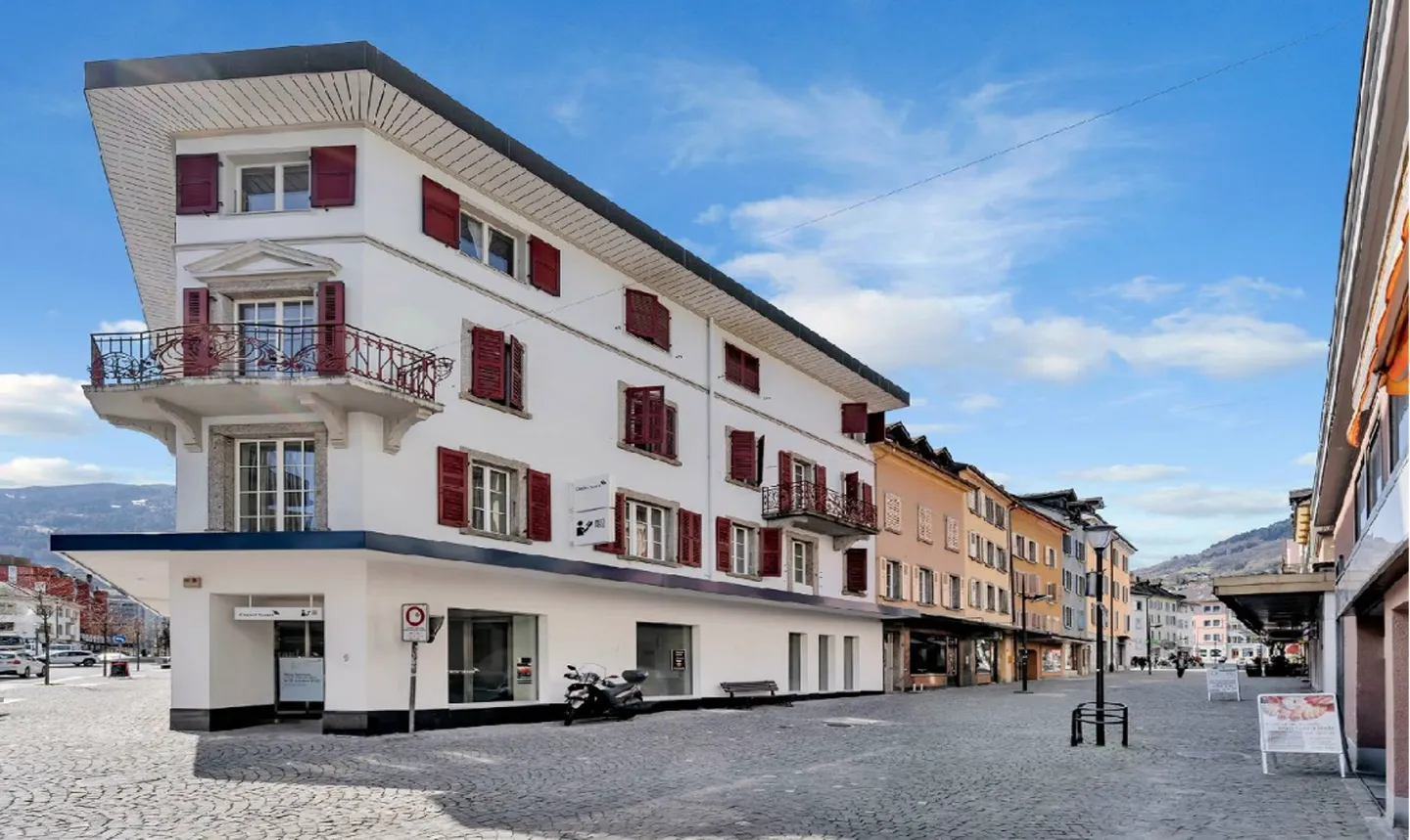 Surface commercial au rez idéalement situé au centre-ville de Monthey. - Photo 1 sur 9