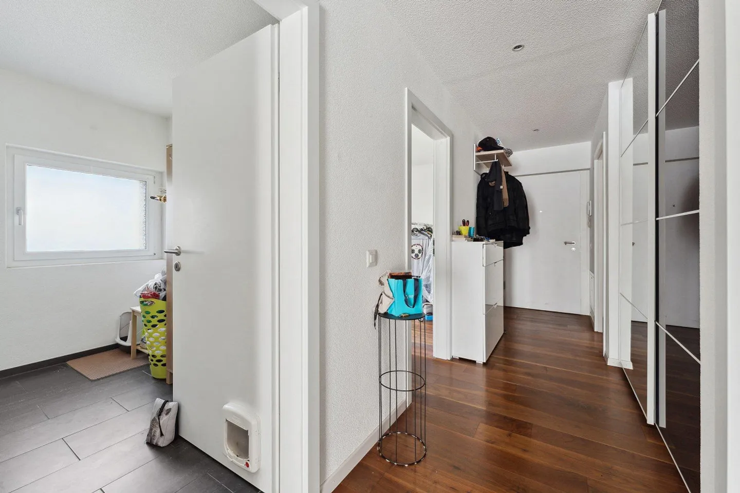 Spacious, bright 4.5-room apartment with sunny balcony near the lake - Photo 7 of 13