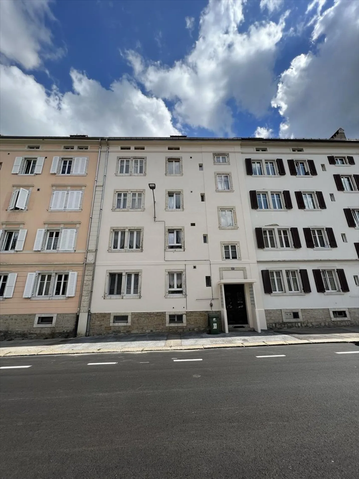 Magnifique appartement au Rez de l'immeuble - Photo 2 sur 3