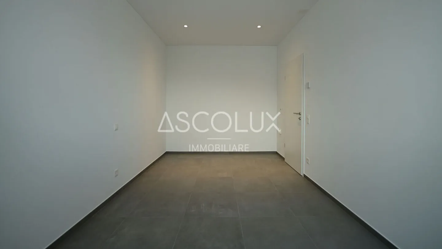 Serenity and Comfort - 2.5 Rooms in the Exclusive Residence on the City Outskirts - Photo 11 of 13