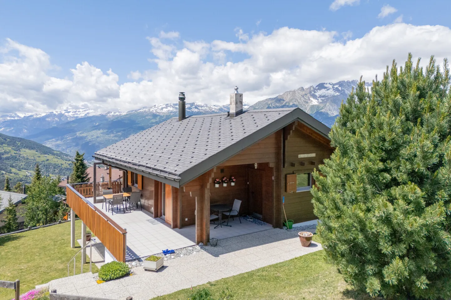 Charmantes Chalet mit Weitsicht - Foto 1 von 13