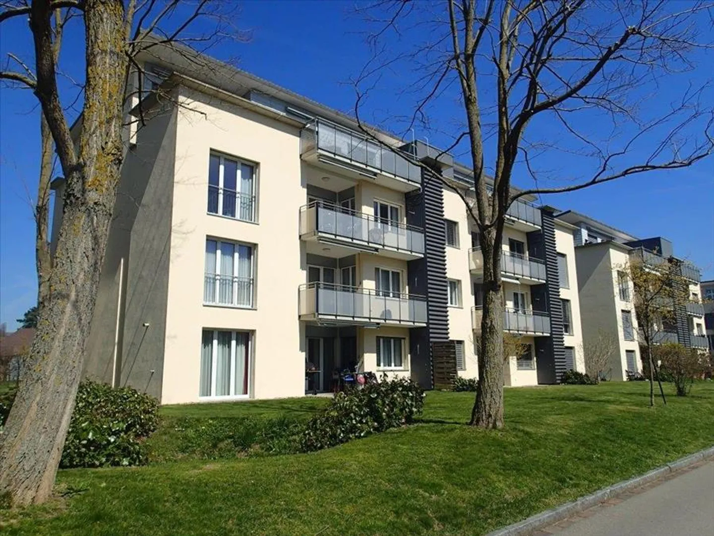 Modernes Apartment mit Terrassen - Foto 1 von 9