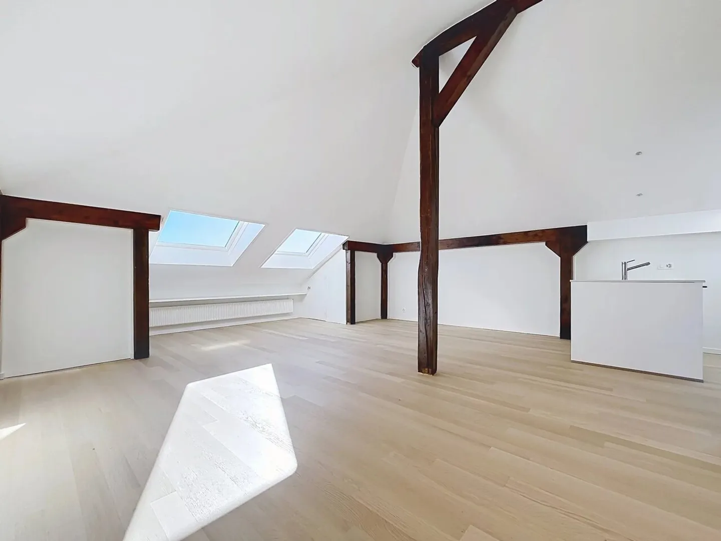 Elegant 2.5-room apartment fully renovated - Photo 3 of 13