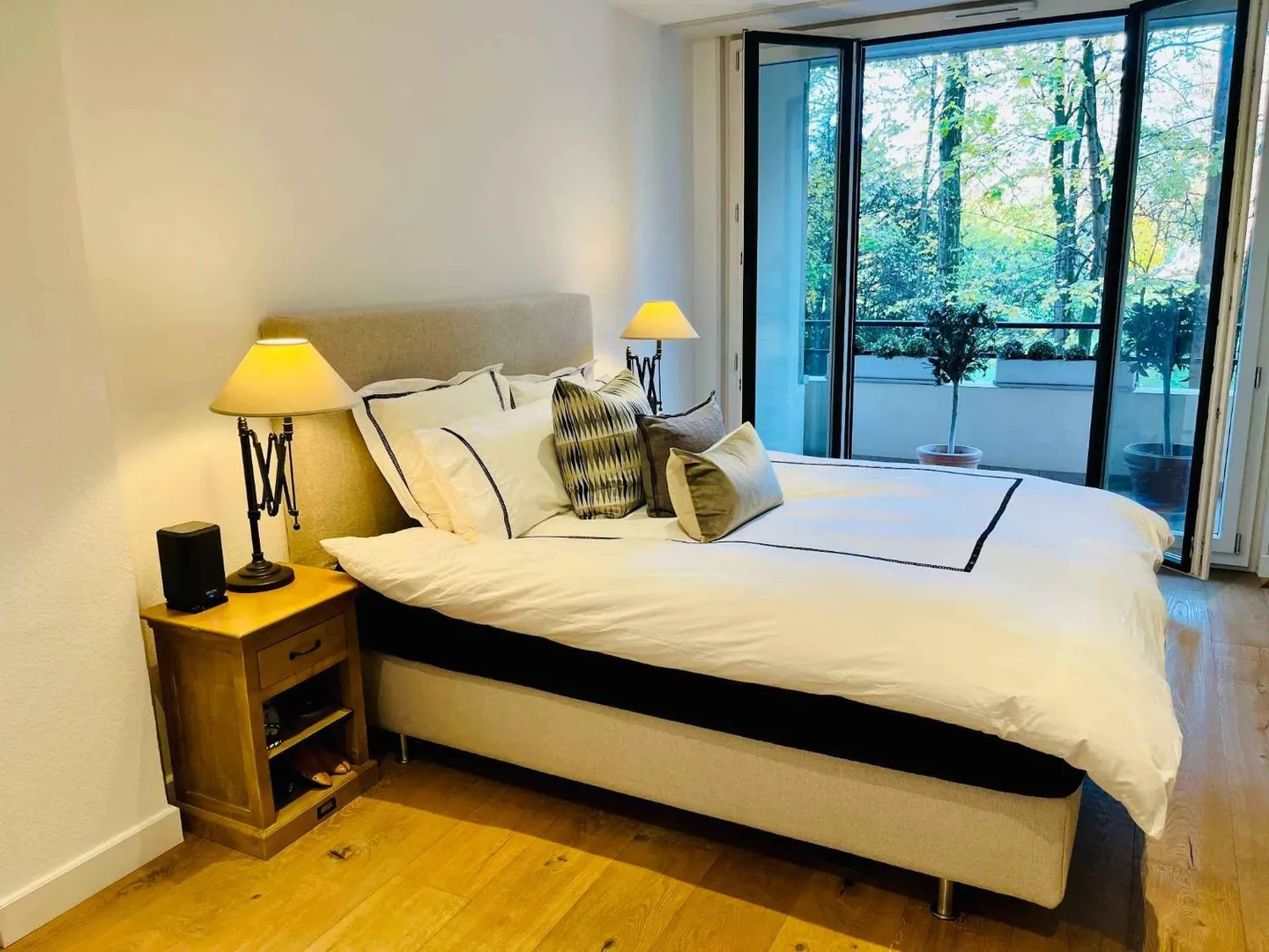 Exclusively: Elegant 3-room apartment renovated with balconies - Photo 8 of 12