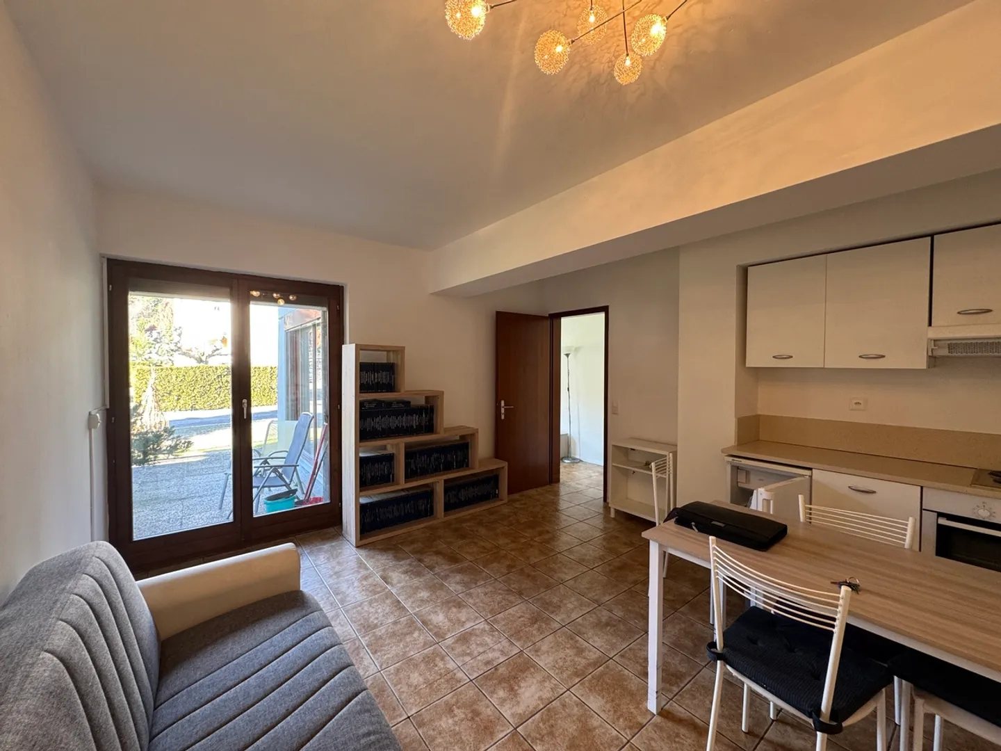 APPARTEMENT 2,5 PIÈCES MEUBLÉ - Photo 2 sur 7