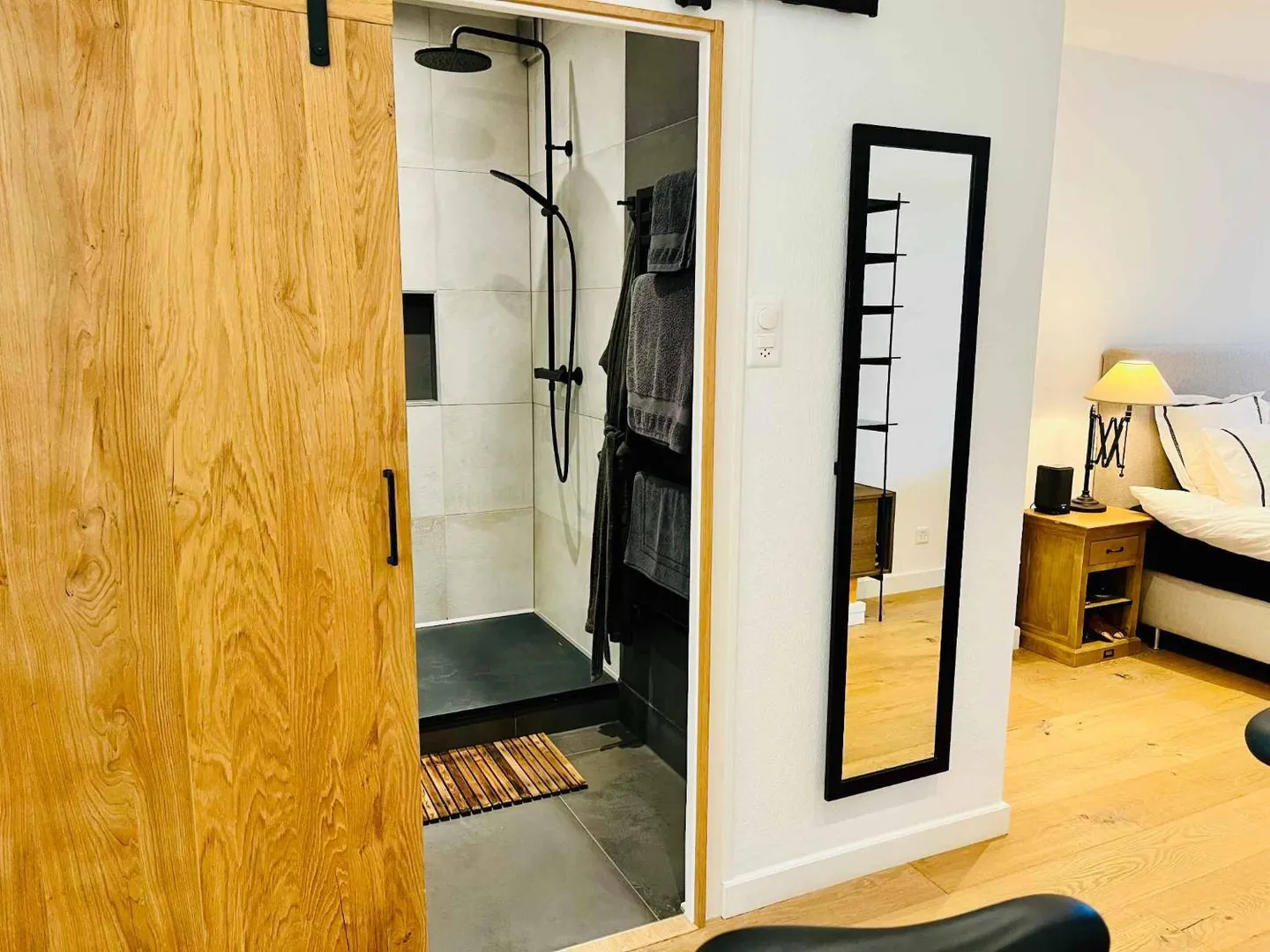 Exclusively: Elegant 3-room apartment renovated with balconies - Photo 9 of 12