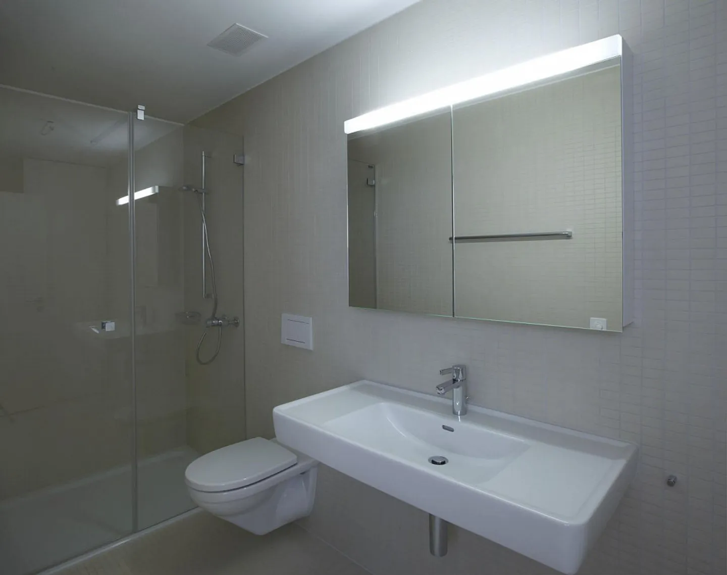 First-class living guaranteed! - Photo 3 of 5