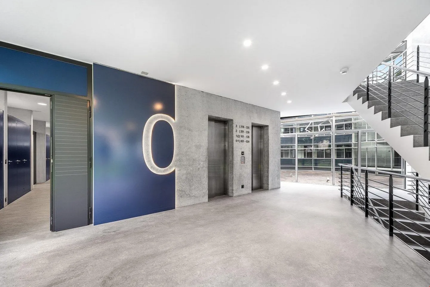 Espace de bureau agrandi et prêt à emménager : espace de bureau immédiatement utilisable - Photo 1 sur 11