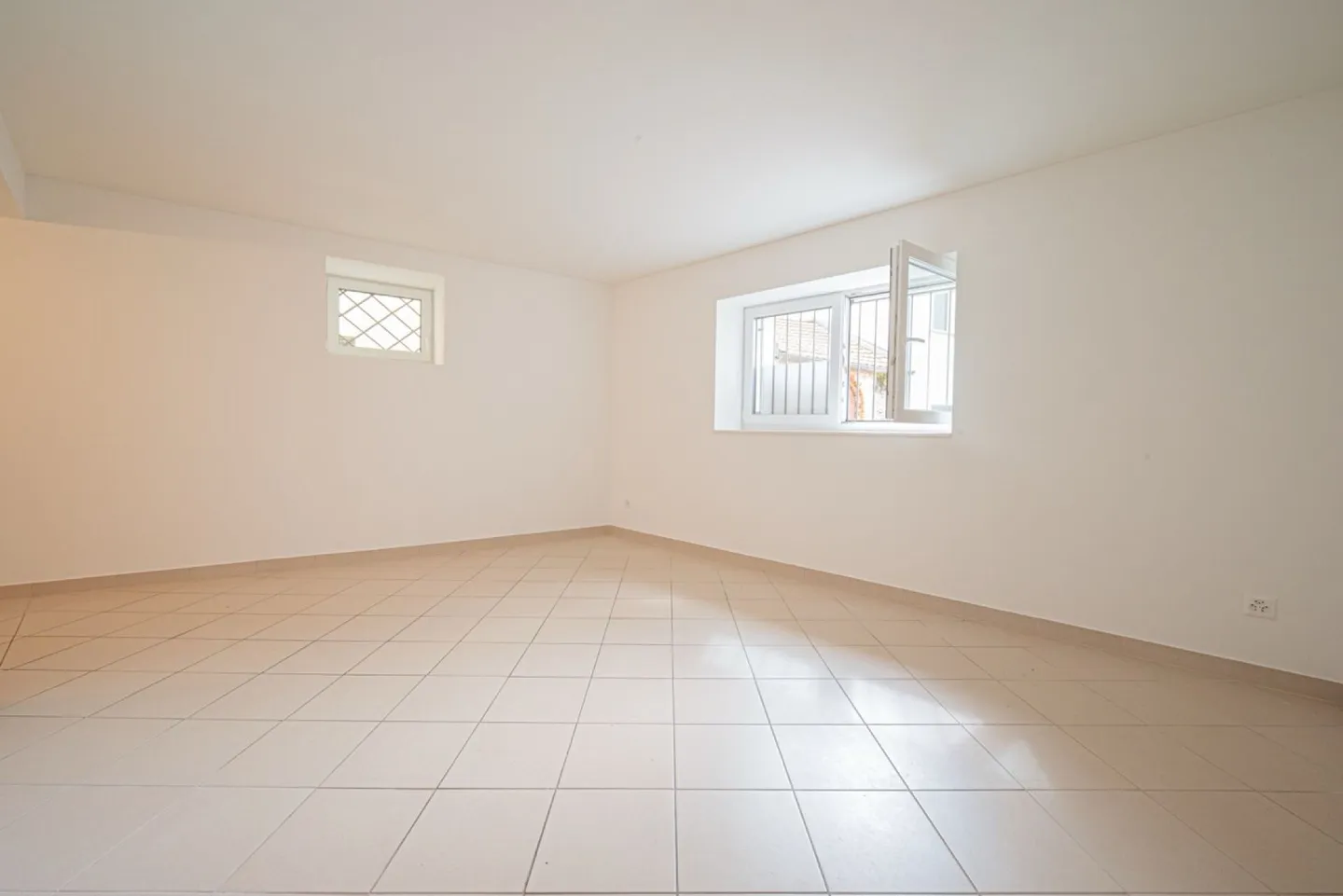 Beautiful Core House with Parking - Photo 3 of 7