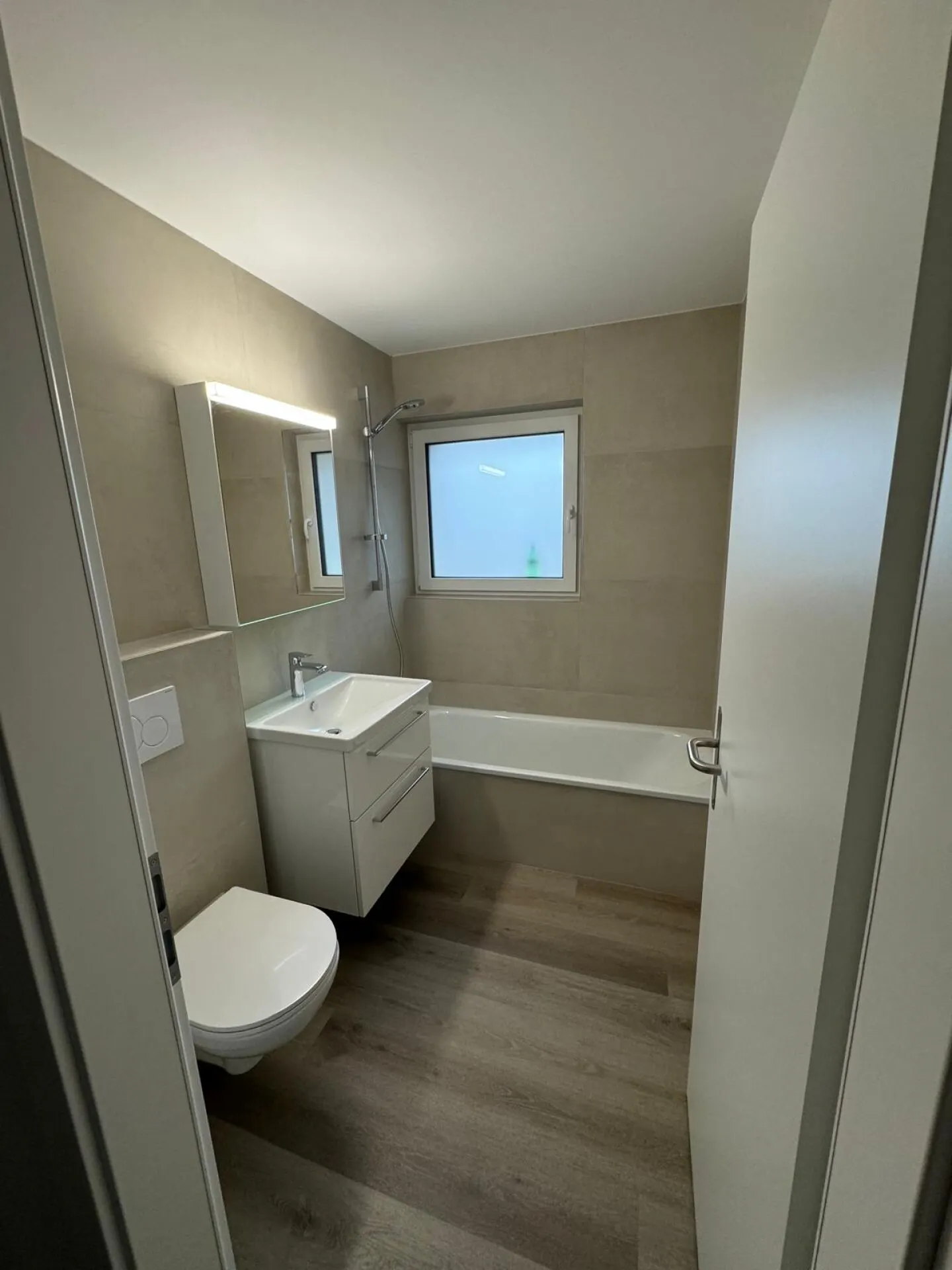4-room apartment near the Seepark shopping center, Kreuzlingen - Photo 2 of 8