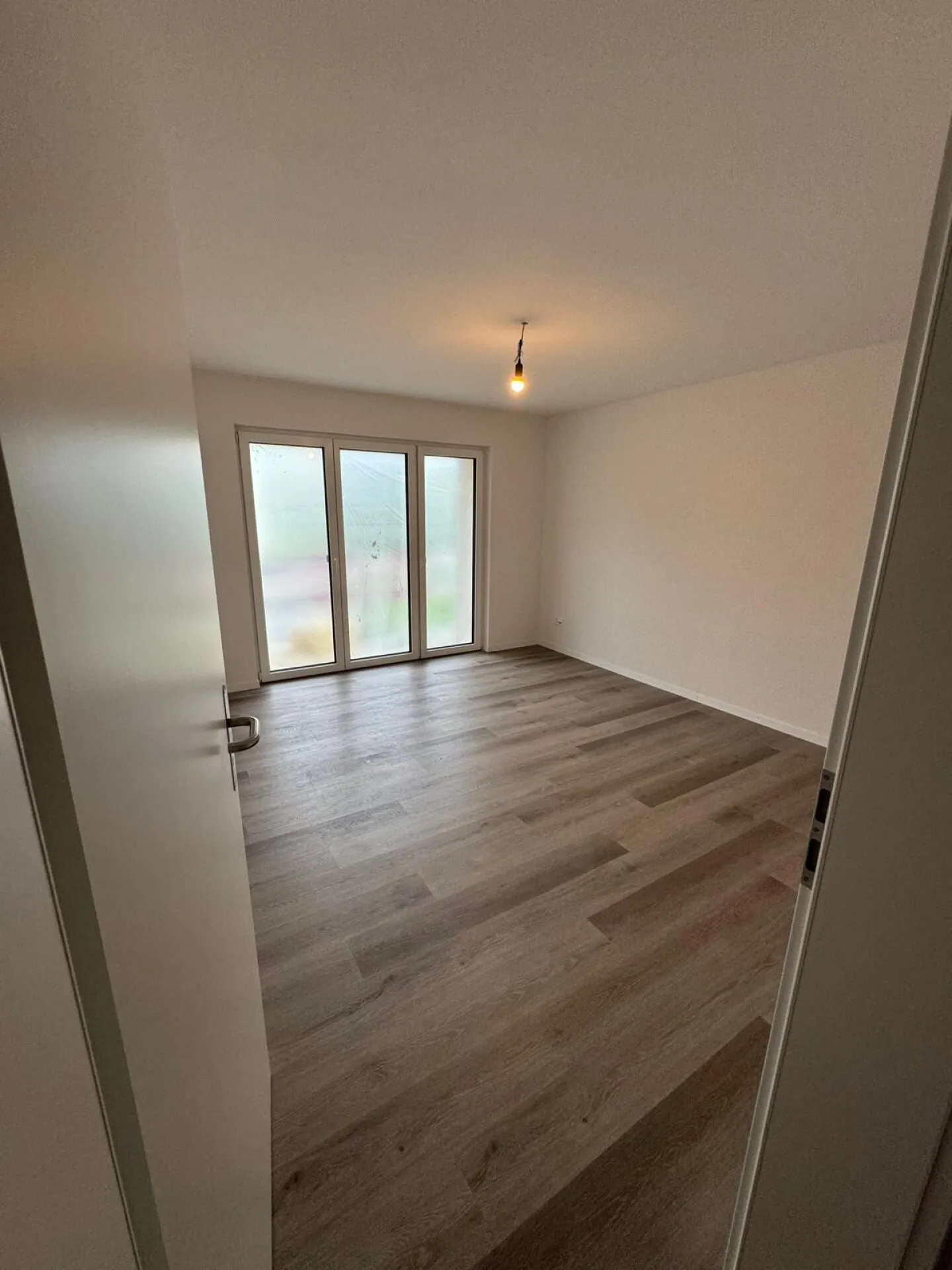 4-room apartment near the Seepark shopping center, Kreuzlingen - Photo 7 of 8