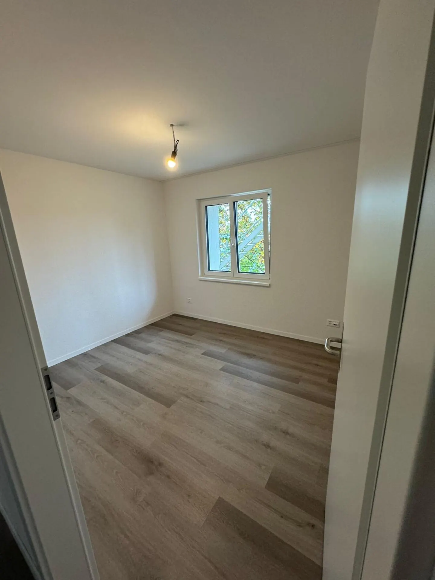 4-room apartment near the Seepark shopping center, Kreuzlingen - Photo 3 of 8