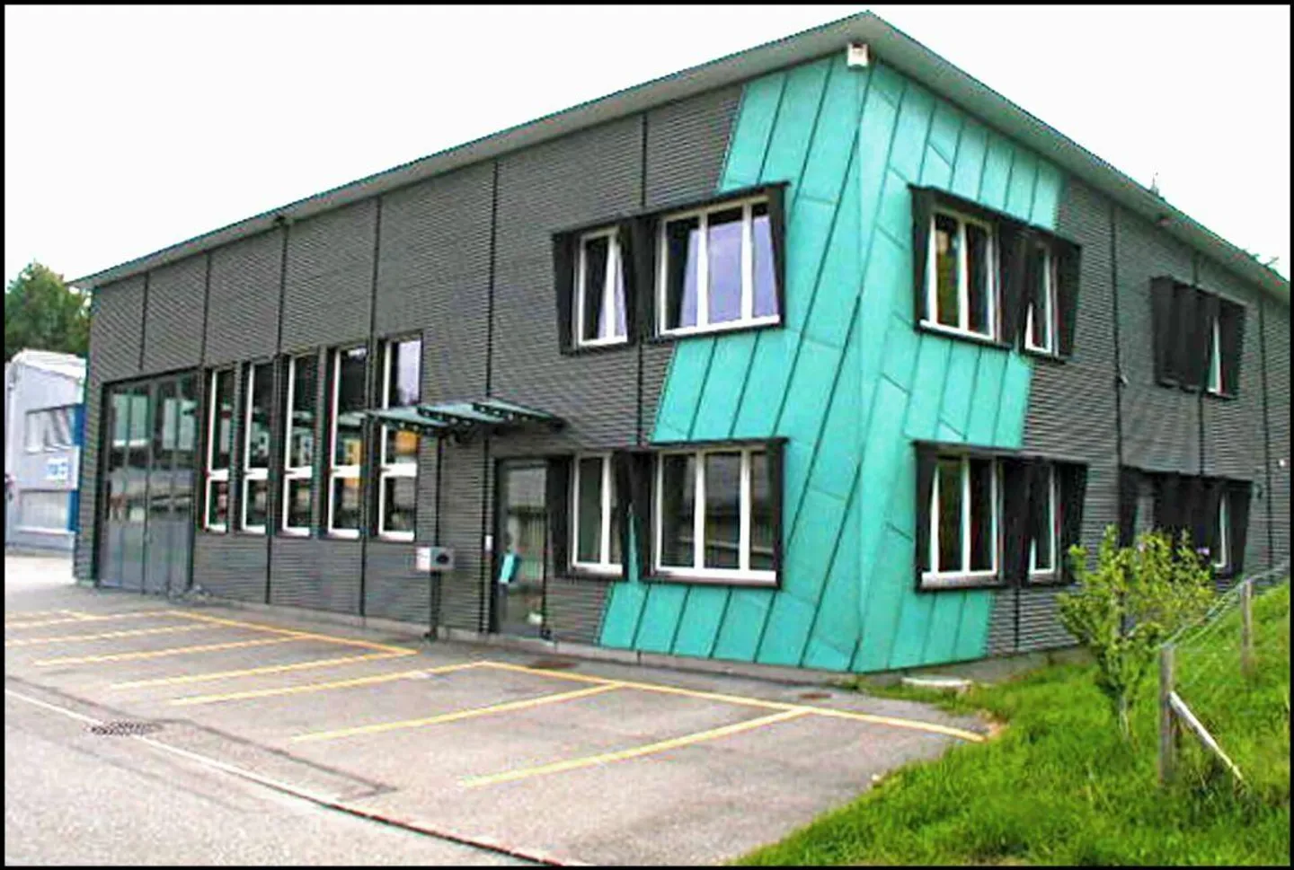 Terreno raro con ottimo immobile commerciale cerca un nuovo proprietario - Foto 2 di 4