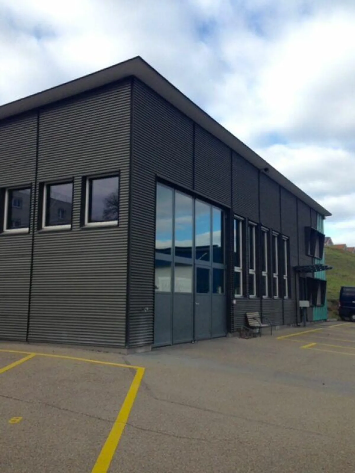 Terreno raro con ottimo immobile commerciale cerca un nuovo proprietario - Foto 3 di 4