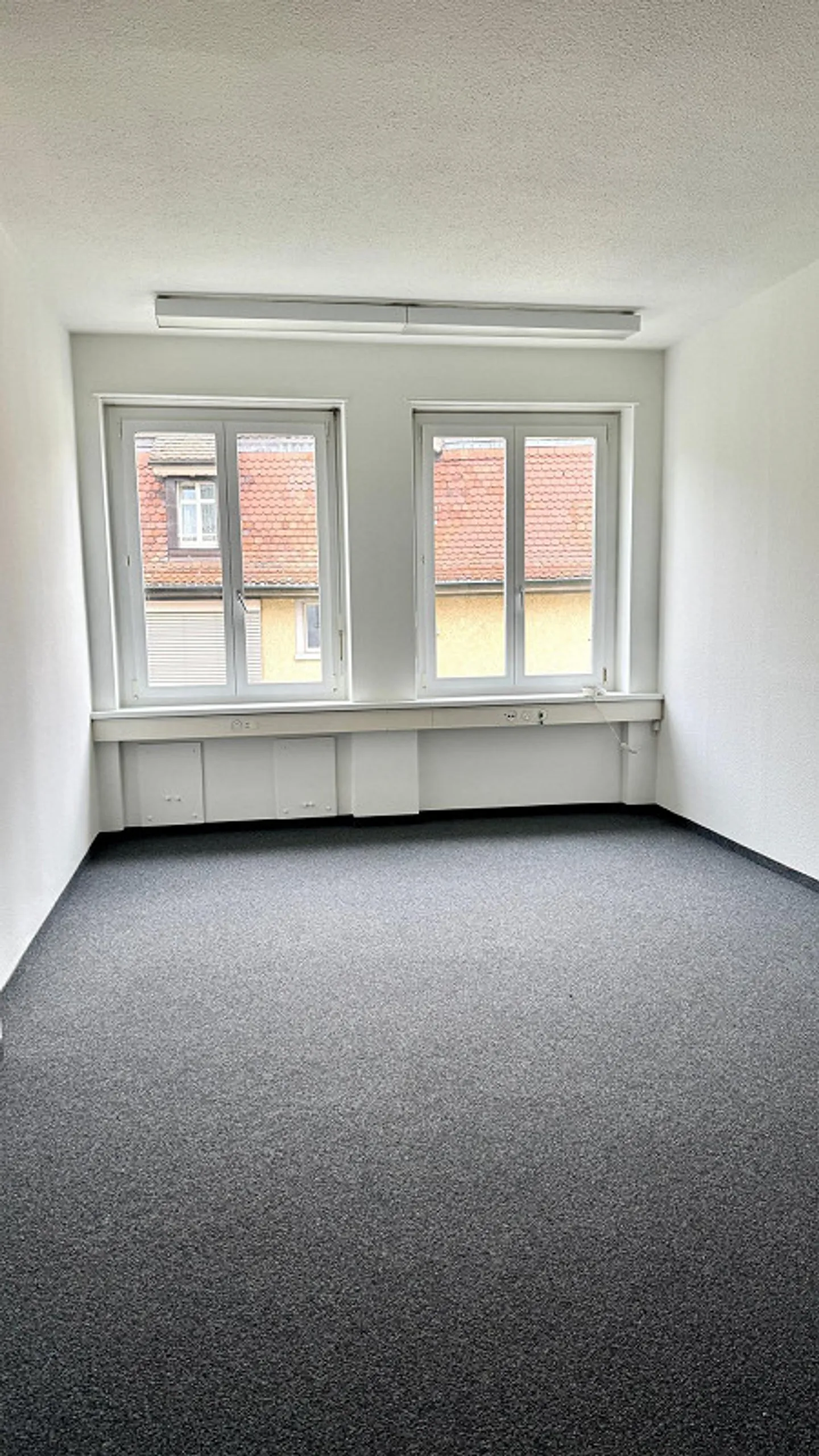 Compact Office Space with Charm - Central in Zurich Oerlikon - Photo 2 of 3