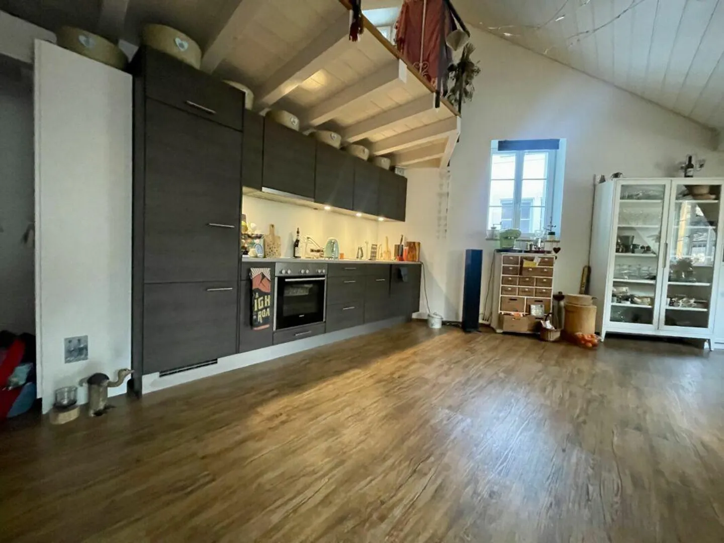 SOLID RETURNS IN A PRIME LOCATION - Photo 2 of 8