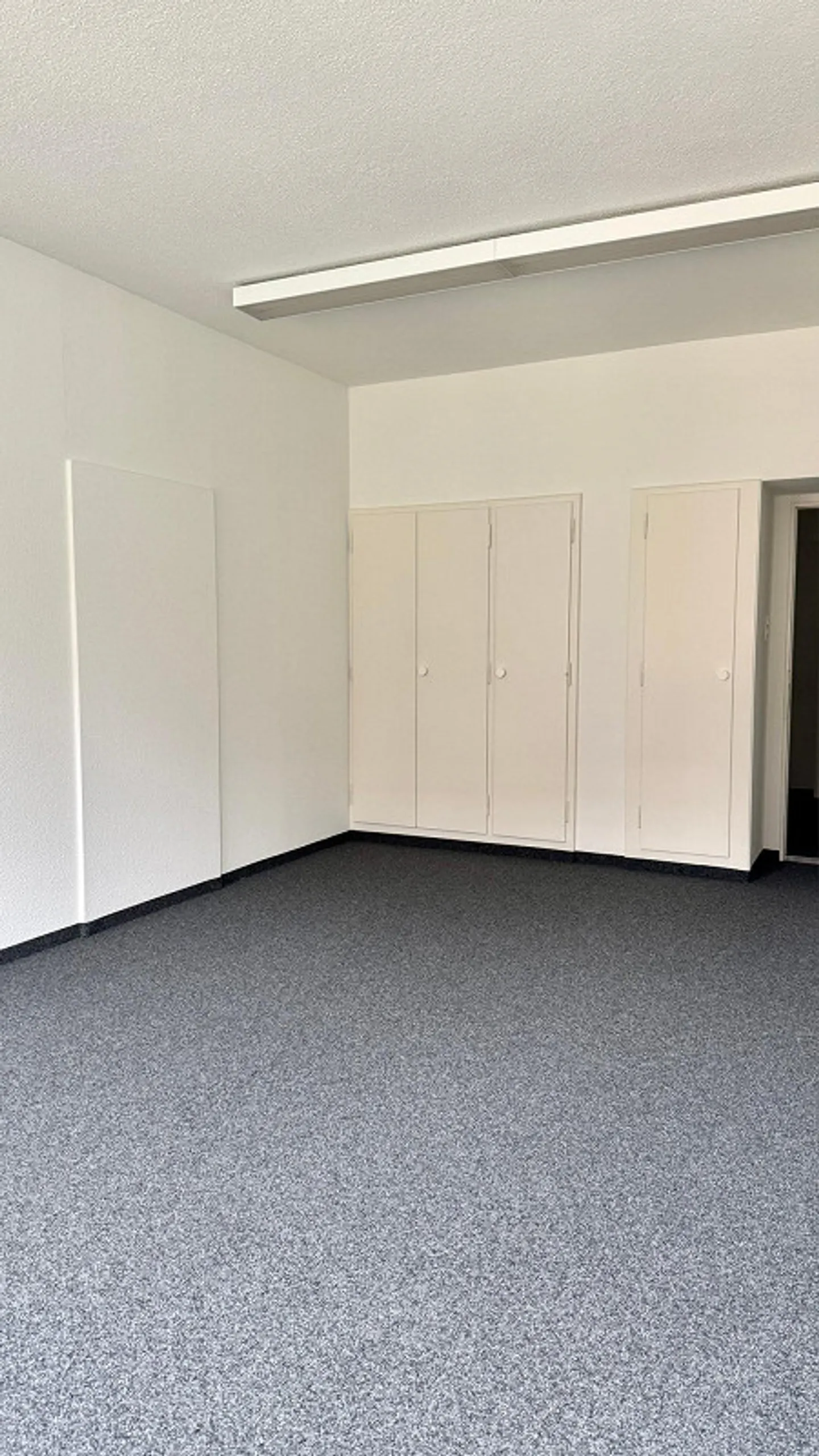 Compact Office Space with Charm - Central in Zurich Oerlikon - Photo 3 of 3