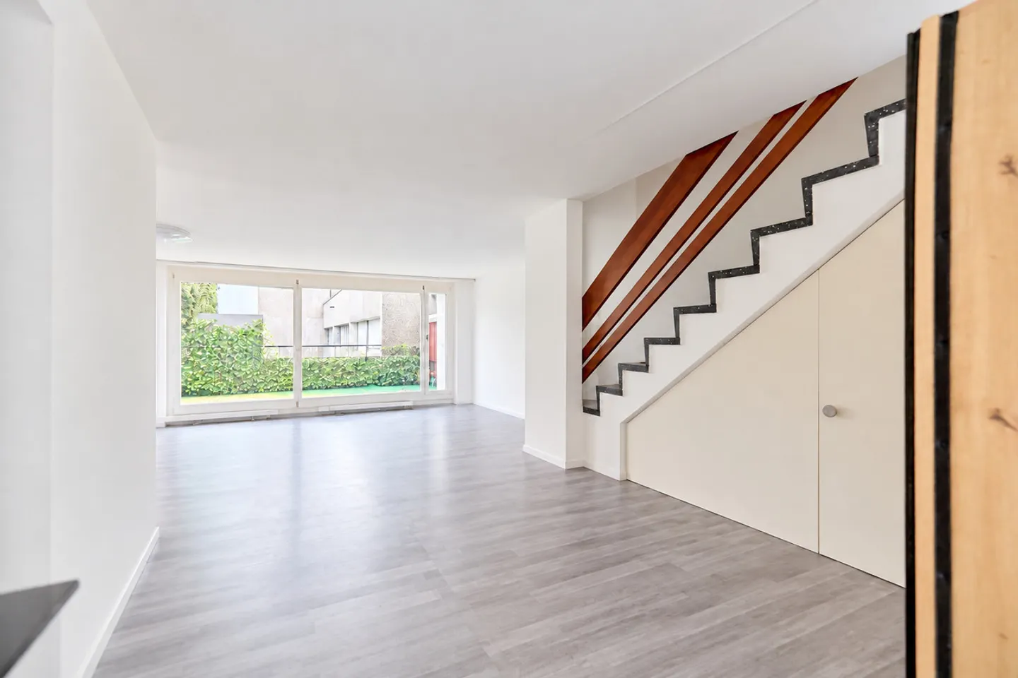 Spacious Maisonette Apartment - Photo 3 of 13