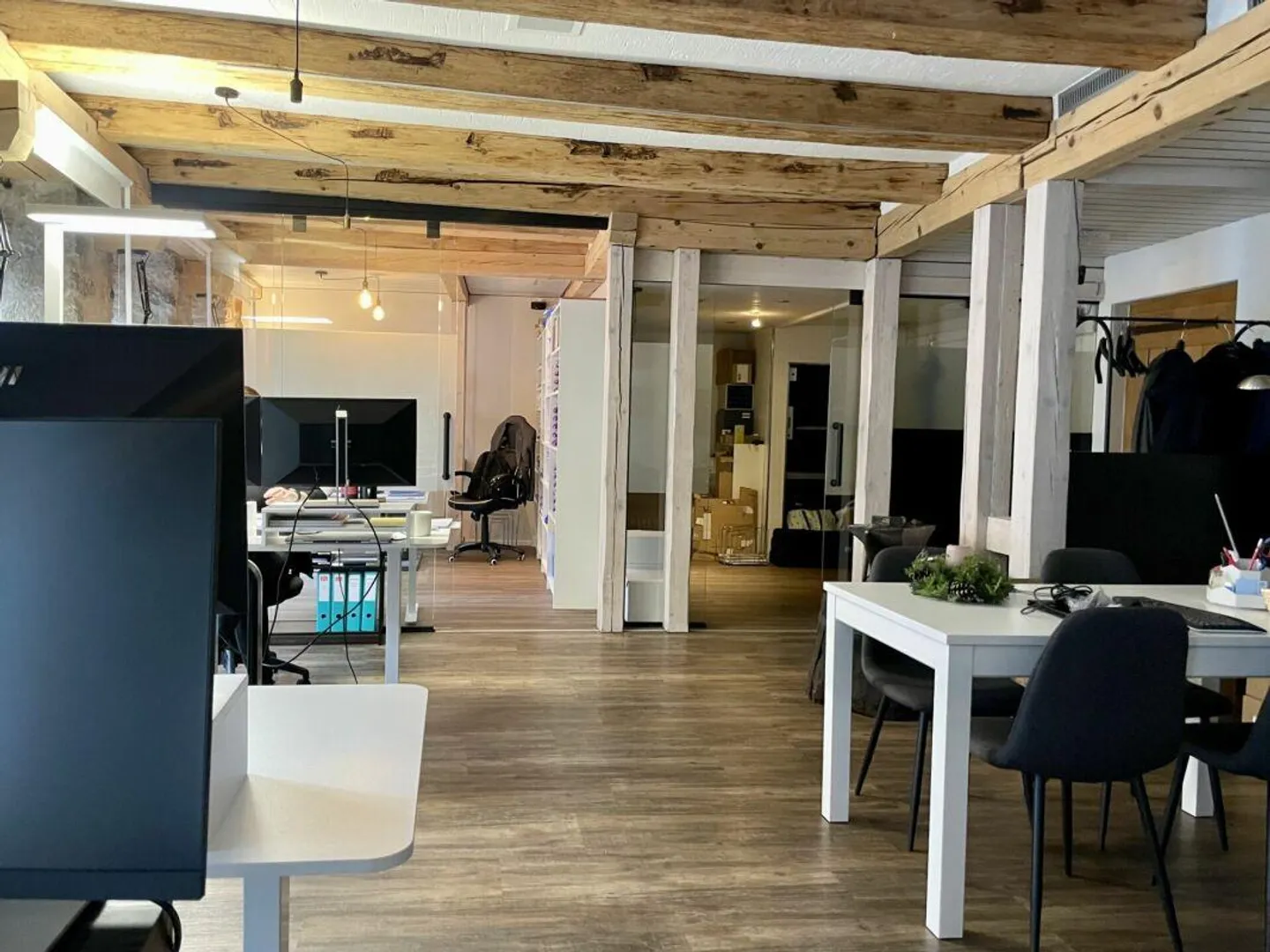 SOLID RETURNS IN A PRIME LOCATION - Photo 6 of 8