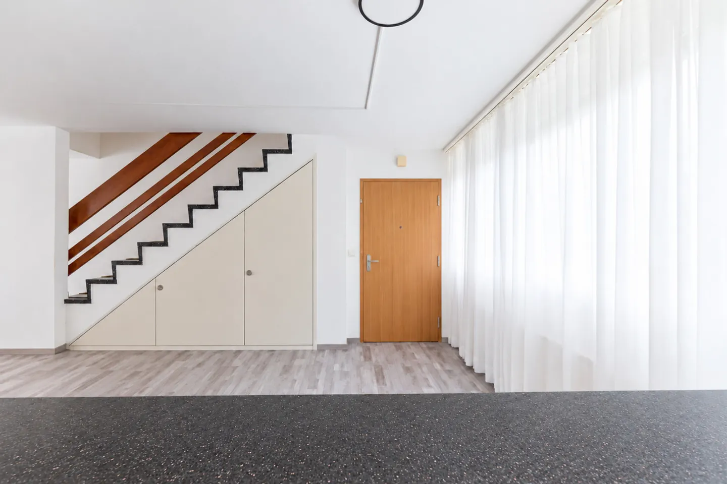 Spacious Maisonette Apartment - Photo 4 of 13