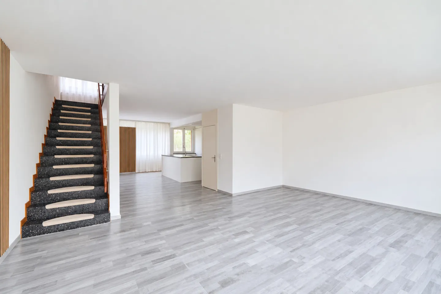 Spacious Maisonette Apartment - Photo 6 of 13