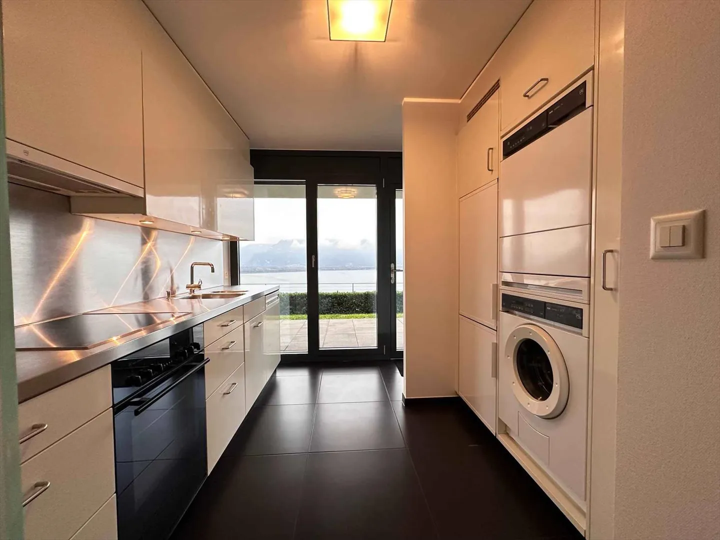 MAGNIFIKANTE WOHNUNG ZU VERMIETEN IN MONTREUX - Foto 2 von 9