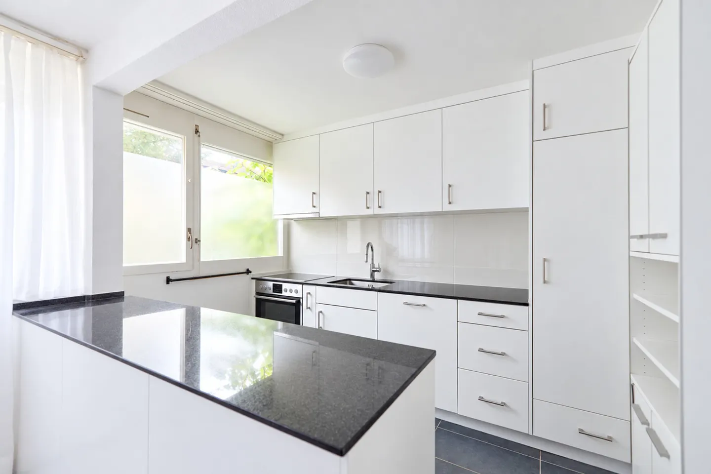 Spacious Maisonette Apartment - Photo 5 of 13
