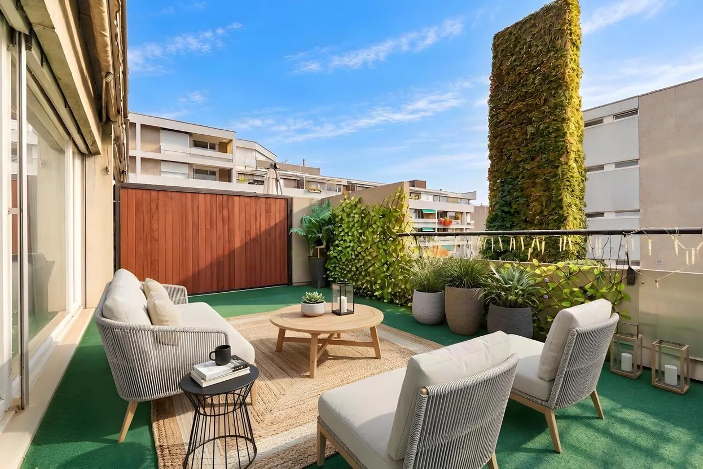 Spacious Maisonette Apartment - Photo 7 of 13